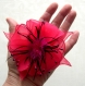 Broche fleur rose en organza, plumes et perles
