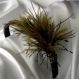 Serre-tête verte kaki décorée de plumes et de perles