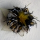Grande barette fleur en tissu & plumes et perles 098