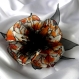 Grande barette fleur en tissu & plumes et perles 113