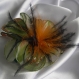 Petite barrette fleur en tissu & plumes et perles 116