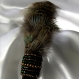 Serre-tête large  marron et verte décorée de plumes et de perles