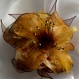 Grande barrette fleur en tissu & plumes et perles 147*