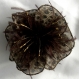 Petite barrette fleur en tissu pailletté imprimé léopard & plumes et perles