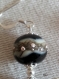 Boucles d'oreilles en perles artisanales lampwork (verre filé au chalumeau) fabrication main et petites billes en argent montées sur argent,