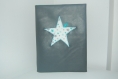 Protège carnet de santé en simili cuir gris avec étoile en coton blanc et étoiles bleu lagon 