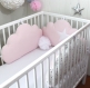 Tour de lit bébé, 70cm large, 3 coussins nuages, ton rose pale et blanc à étoiles grises