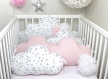 Tour de lit bébé 70cm large, nuages,  5 coussins, rose pâle, blanc étoiles grises
