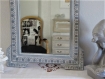 Miroir ancien, en bois sculpté, patiné gris-bleu et blanc lin : amanda