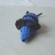 Mimi petite souris en laine bleue rayée noire tricotée main