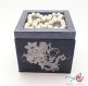 Boîte à bijoux carrée en cartonnage bleue avec collier et résine - petite boîte à bijoux - mixed média 