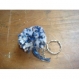 Porte-clés pompon laine fait main bleu et blanc 