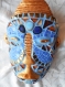 Masque africain sculpture mosaïque, bleu et or. 