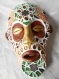 Masque africain sculpture mosaïque, vert, marron et or. 