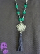 Flower - collier mi long chaîne argentée perles, breloque fleur argentée et pompon acrylique, coloris vert ou rose