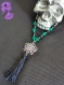 Flower - collier mi long chaîne argentée perles, breloque fleur argentée et pompon acrylique, coloris vert ou rose