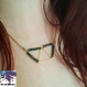 Hina - collier doré mi long, pendentif triangle et triangles en perles tcheques vertes olives avec reflets