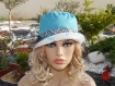 Chapeau très chic en coton et polyester, ce chapeau bob est de couleur bleue et blanche sophia 27