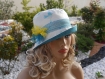 Chapeau très chic en coton et polyester, ce chapeau bob est de couleur bleue, jaune et blanche sophia 28