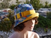 Chapeau très chic, ce chapeau bob est de couleur jaune chamarrée sophia 32