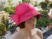 Chapeau très chic, ce chapeau bob est de couleur rose sophia 81