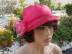 Chapeau très chic, ce chapeau bob est de couleur rose sophia 81