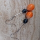 Boucles d’oreilles pendantes en papier recyclé orange et noir, support en métal argenté. pendants pour oreilles percées longueur totale 6.5 cm
