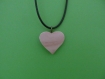 Pendentif coeur en bois monté en collier