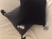 Coussin decoratif moderne fait main à pompons, noir ou gris, dos uni 40 x 40