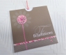 Carte félicitations avec fleur en relief, taupe et rose et son enveloppe. carte de félicitations, naissance, baptême, mariage