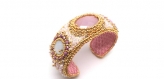 Bracelet manchette vieux rose ,perles dorées et cristal 
