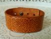 Bracelet cuir marron et marron clair avec motif noeud celtique 
