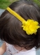Serre-tête jaune et sa fleur estival