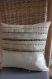Coussin artisan pièce unique décoration d'intérieure ameublement fait main matière naturelle coton laine confort cadeau bleu