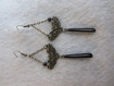 Boucles d'oreilles pendantes rétro, arabesque feuilles en métal bronze, longue goutte en émail noir, noir et bronze