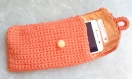 Pochette orange au crochet pour smartphone . 