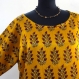Tunique top jaune tournesol, douce et soyeuse en soie à dessin fleurs, manches longues , col rond 