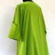 Longue tunique femme en coton vert anis , col rond et boutons sur le devant 