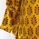Tunique top jaune tournesol, douce et soyeuse en soie à dessin fleurs, manches longues , col rond 