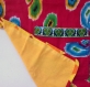 Tablier de cuisine enfant rose fuchsia et jaune en coton motifs paisley 