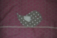 Couverture bébé gris et rose, thème oiseaux pour léna 