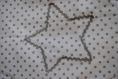 Couverture bébé thème étoiles, gris et blanc à pois