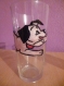 Verre a eau avec un chien en peinture sur verre possibiliter de graver un prenom 