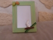 Cadre photo en bois peint en vert avec des oeufs et lapin pour paques 