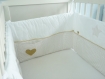 Tour de lit blanc et doré 3 coussins d'un seul tenant 