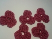10 fleurs au crochet 5 fleurs 4 pétales et 5 fleurs 3 pétales roses 