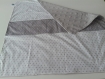 Couverture bébé en tissus douillette et coton étoiles grises et blanches 