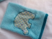 Sortie de bain et gant assorti en éponge turquoise et tissus de coton printaniers 