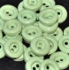 B51d1r / mercerie boutons carrés coloris vert clair 15mm vendus à l'unité 