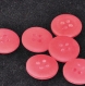 B36e1r / mercerie lot de 9 boutons plastique rouge clair mat 17mm 